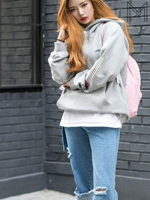 Áo Hoodie nữ mặc với quần gì ? Tips 10 cách phối đồ cực xinh 2026 Áo Hoodie nữ mặc với quần gì ? Tips 10 cách phối đồ cực xinh 2026