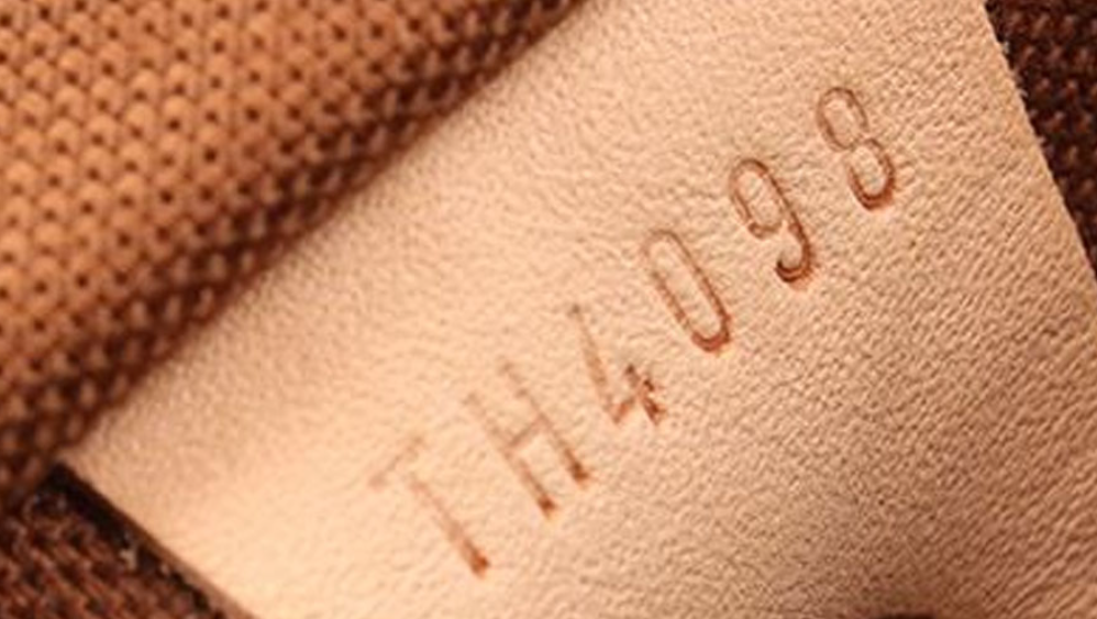 Cách Check mã Code túi Louis Vuitton đơn giản tại nhà 2026 Cách Check mã Code túi Louis Vuitton đơn giản tại nhà 2026