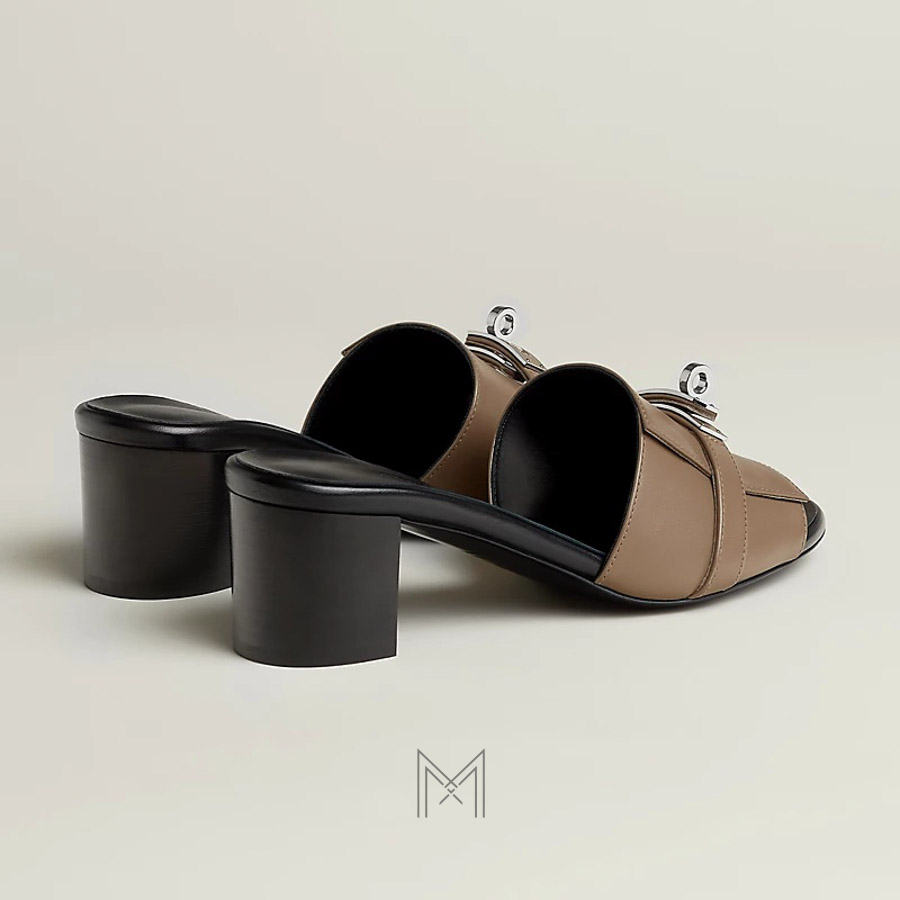 Cao gót Hermes Gigi 50 chính hãng màu nâu sáng khoá bạc MHHH058 2026 Cao gót Hermes Gigi 50 chính hãng màu nâu sáng khoá bạc MHHH058 2026
