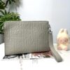 Clutch Nam Dior Màu Be Da Bê Hạt Dập Logo Chính Hãng DR002 2026