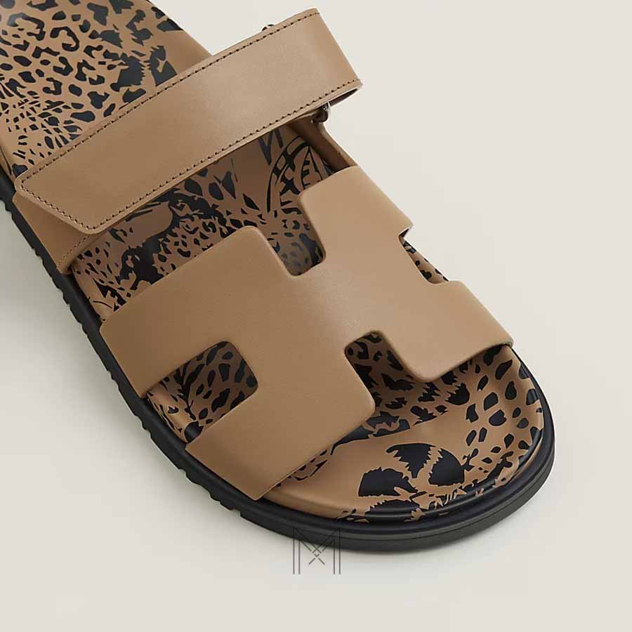 Dép Hermes Chypre quai ngang chính hãng màu nâu MHHH005 2026 Dép Hermes Chypre quai ngang chính hãng màu nâu MHHH005 2026