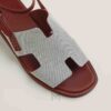 Sandal Hermes Maya chính hãng màu đỏ đô phối xám MHHH027 2026