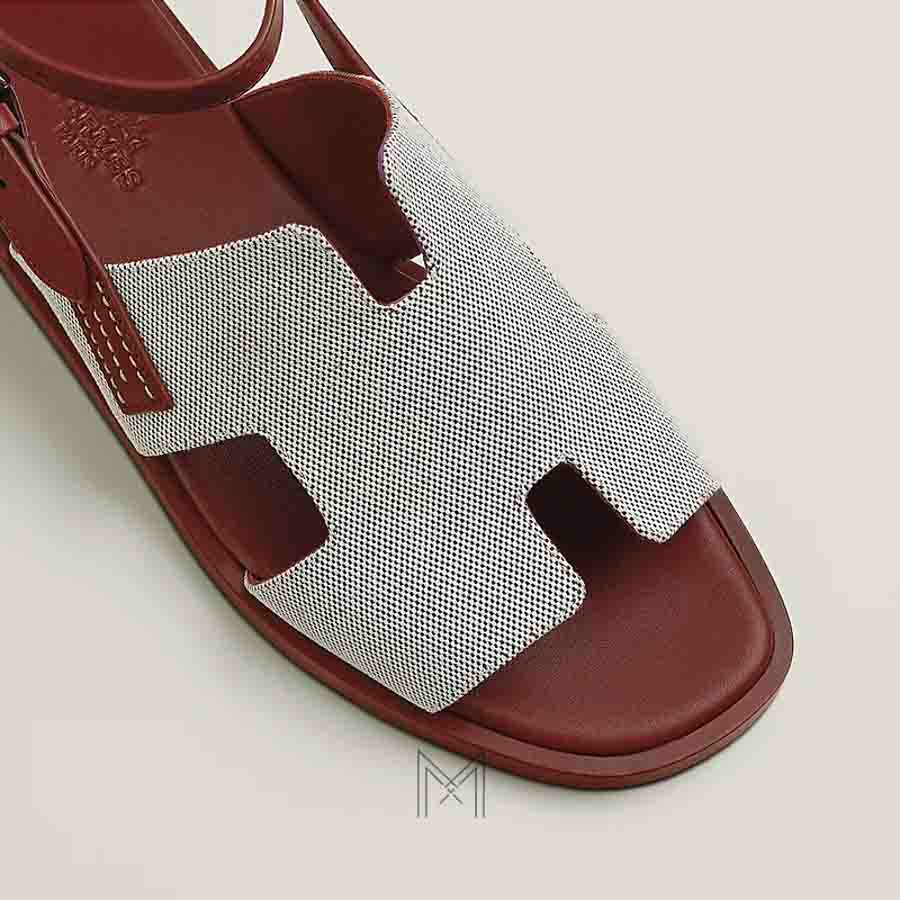 Sandal Hermes Maya chính hãng màu đỏ đô phối xám MHHH027 2026 Sandal Hermes Maya chính hãng màu đỏ đô phối xám MHHH027 2026