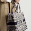 Túi Xách Dior Canvas Book Tote Họa Tiết Thổ Cẩm Chính Hãng DR014 2026