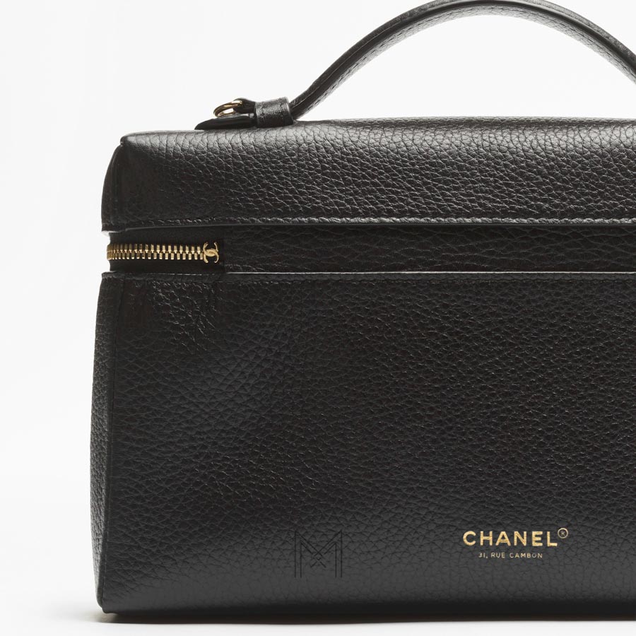Túi cặp lồng Chanel vanity có dây đeo màu đen da bê authentic TCN40 2026 Túi cặp lồng Chanel vanity có dây đeo màu đen da bê authentic TCN40 2026