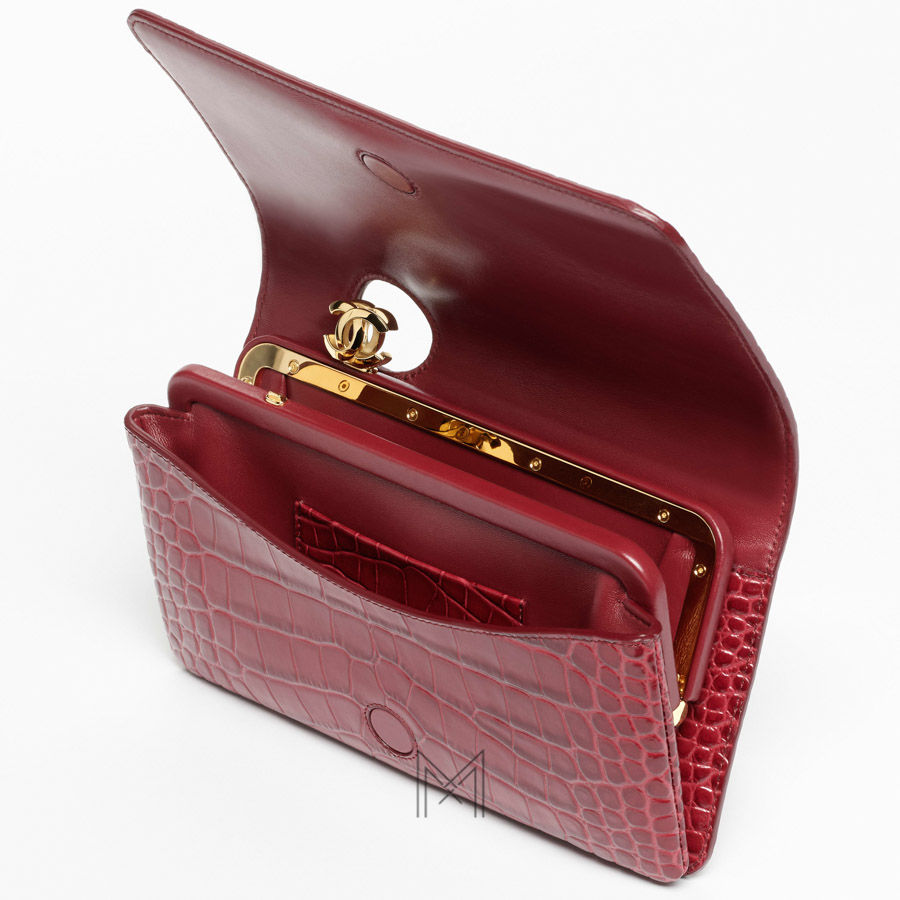 Túi Chanel cầm tay màu đỏ da bê dập nổi vân cá sấu chính hãng TCN35 2026 Túi Chanel cầm tay màu đỏ da bê dập nổi vân cá sấu chính hãng TCN35 2026