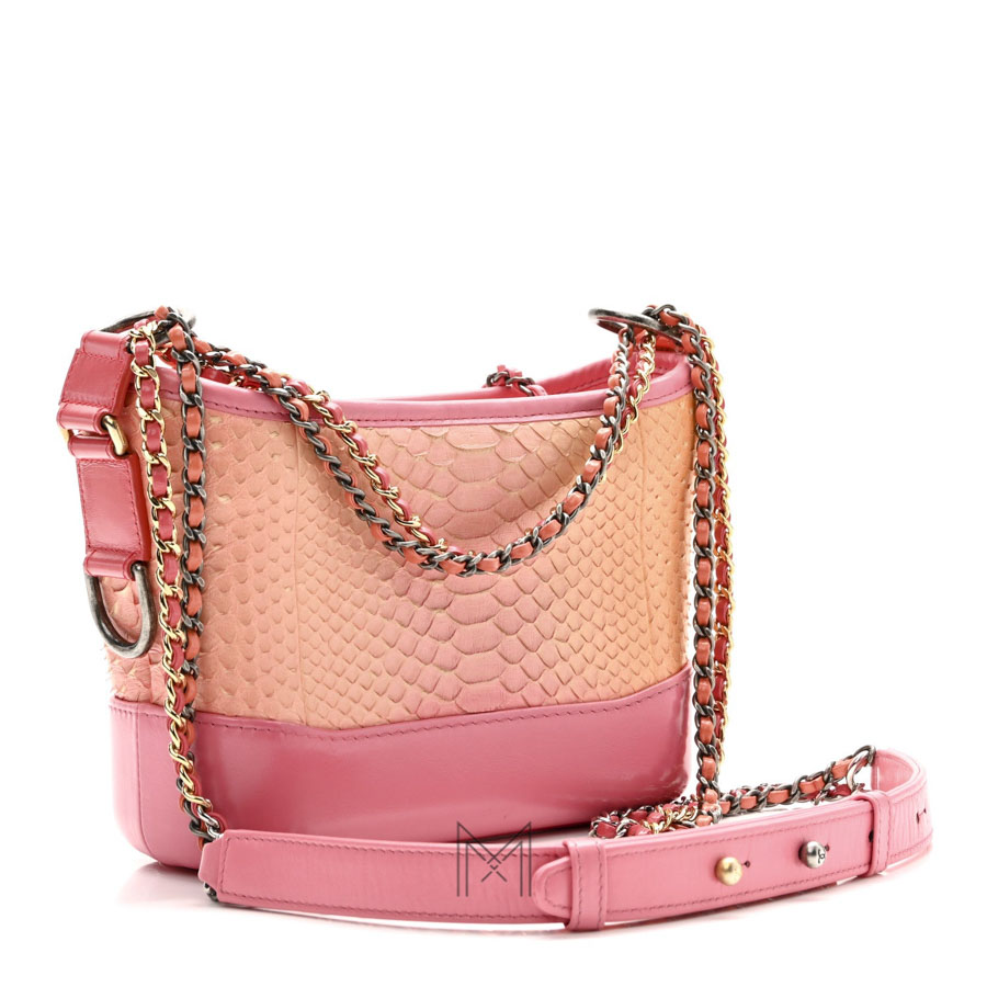 Túi Chanel Gabrielle charm màu hồng da rắn chính hãng TCN34 2026 Túi Chanel Gabrielle charm màu hồng da rắn chính hãng TCN34 2026