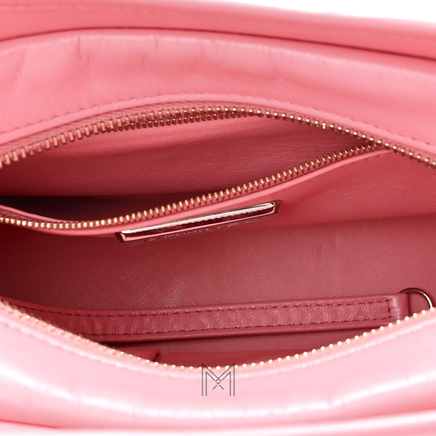 Túi Chanel Gabrielle charm màu hồng da rắn chính hãng TCN34 2026 Túi Chanel Gabrielle charm màu hồng da rắn chính hãng TCN34 2026