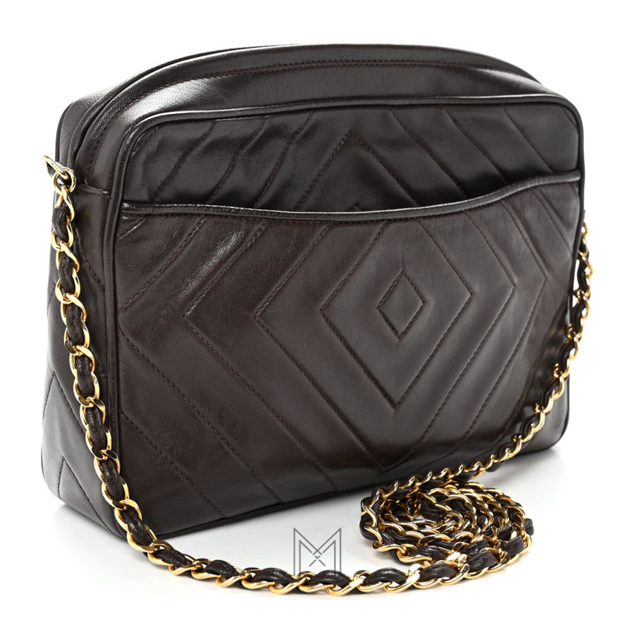 Túi Chanel chuông màu nâu da cừu hoạ tiết chữ V chần bông chính hãng TCN33 2026 Túi Chanel chuông màu nâu da cừu hoạ tiết chữ V chần bông chính hãng TCN33 2026