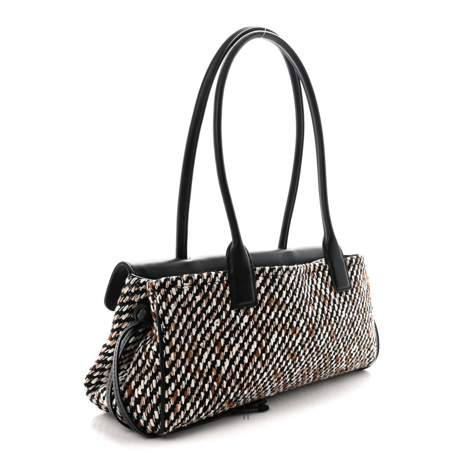 Túi Chanel kẹp nách Urban Essentials màu đen da bê phối vải tweed multi color chính hãng TCN23 2026 Túi Chanel kẹp nách Urban Essentials màu đen da bê phối vải tweed multi color chính hãng TCN23 2026