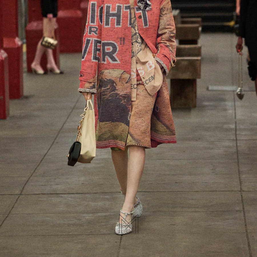 Túi Chanel màu be Métiers d’art da bê chính hãng TCN22 2026 Túi Chanel màu be Métiers d’art da bê chính hãng TCN22 2026