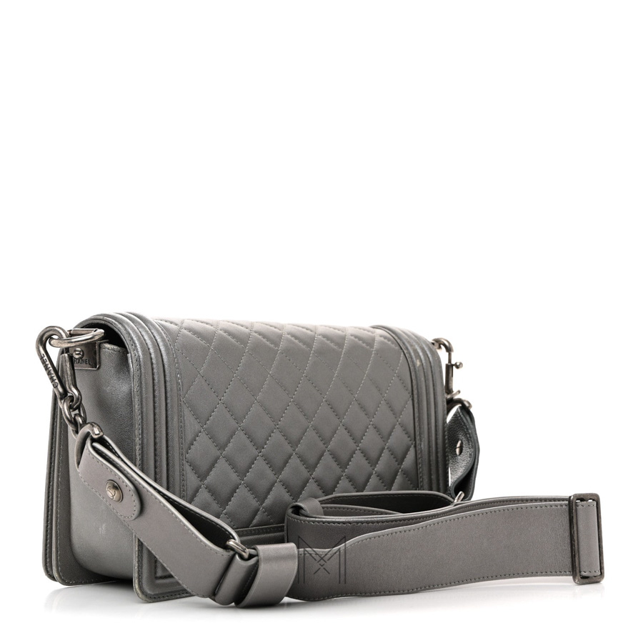 Túi Chanel màu xám Boy Flap cỡ trung da cừu chính hãng TCN21 2026 Túi Chanel màu xám Boy Flap cỡ trung da cừu chính hãng TCN21 2026