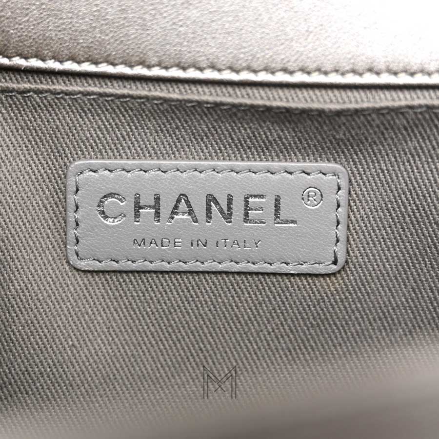 Túi Chanel màu xám Boy Flap cỡ trung da cừu chính hãng TCN21 2026 Túi Chanel màu xám Boy Flap cỡ trung da cừu chính hãng TCN21 2026