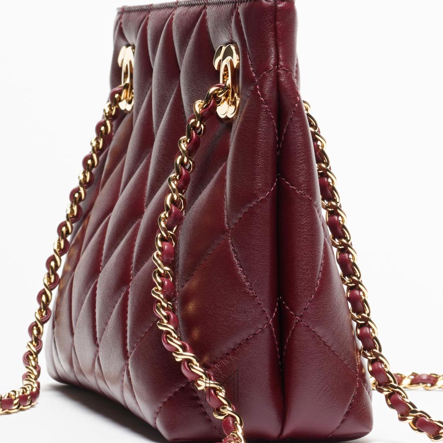 Túi Chanel trần trám màu đỏ da cừu Spring Summer chính hãng TCN12 2026 Túi Chanel trần trám màu đỏ da cừu Spring Summer chính hãng TCN12 2026