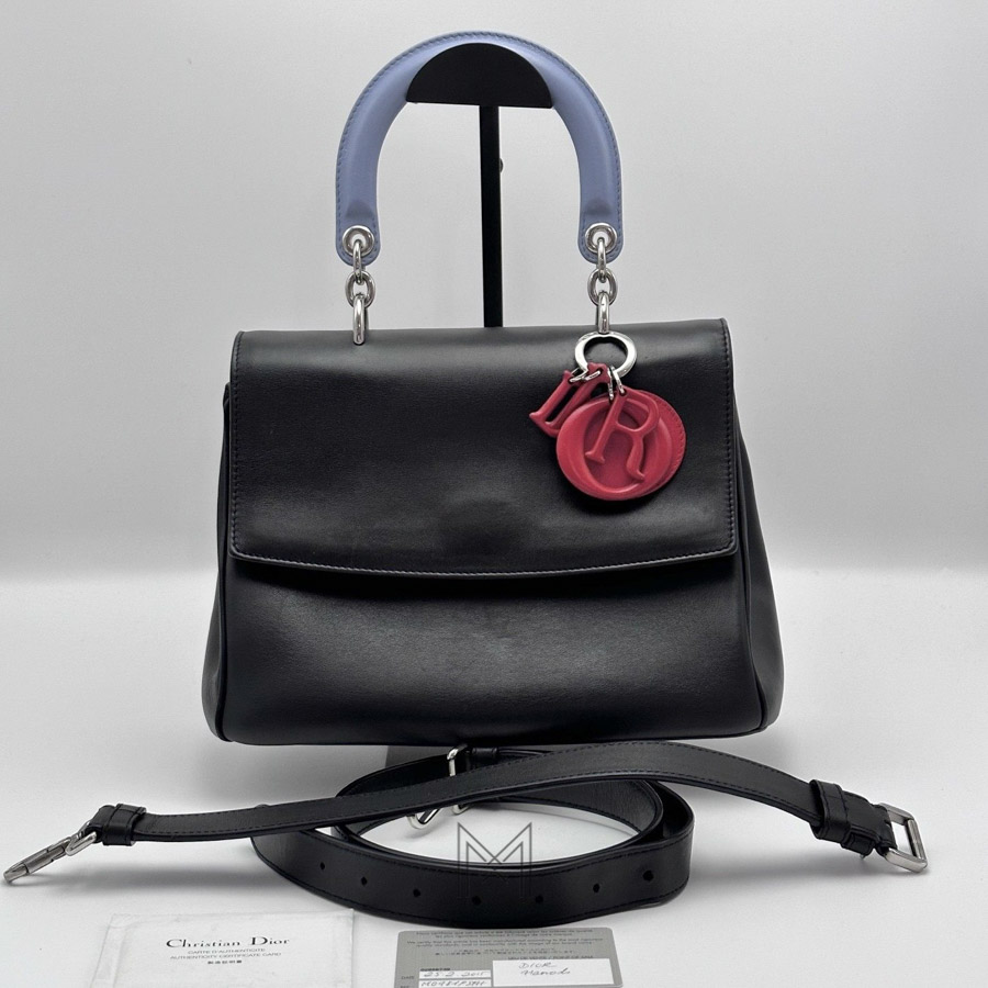 Túi Xách Đeo Chéo Dior Hồ Ngọc Hà Đen Da Bê Phối Đỏ Auth TR037 2026 Túi Xách Đeo Chéo Dior Hồ Ngọc Hà Đen Da Bê Phối Đỏ Auth TR037 2026