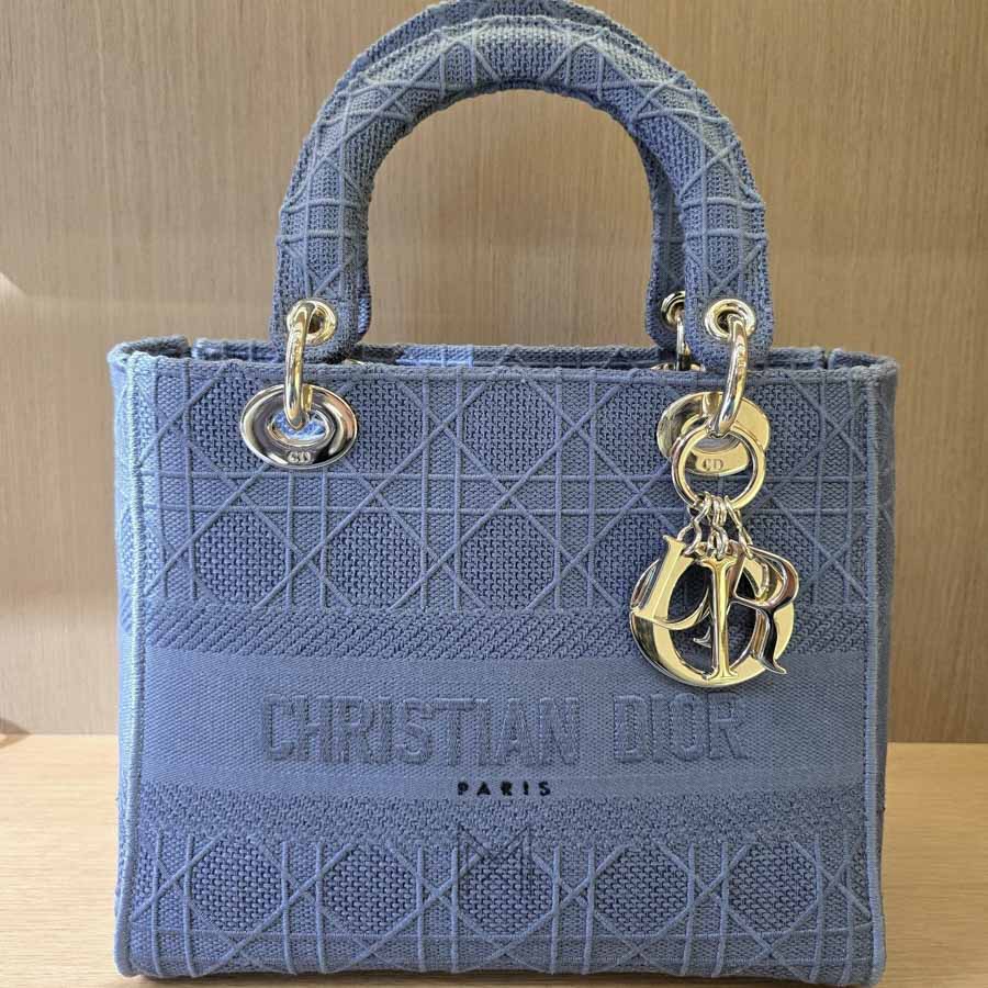 Túi Xách Lady Dior Jisoo Xanh Denim Chính Hãng TR040 2026 Túi Xách Lady Dior Jisoo Xanh Denim Chính Hãng TR040 2026