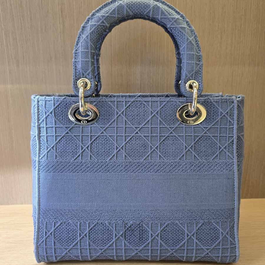 Túi Xách Lady Dior Jisoo Xanh Denim Chính Hãng TR040 2026 Túi Xách Lady Dior Jisoo Xanh Denim Chính Hãng TR040 2026