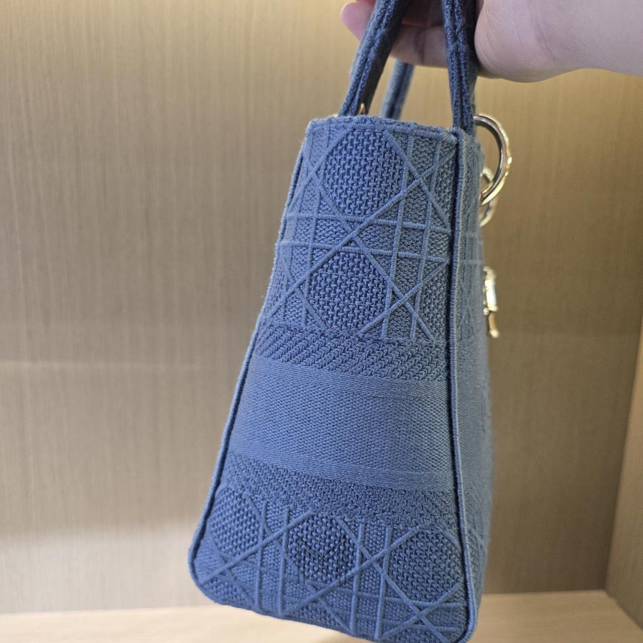 Túi Xách Lady Dior Jisoo Xanh Denim Chính Hãng TR040 2026 Túi Xách Lady Dior Jisoo Xanh Denim Chính Hãng TR040 2026