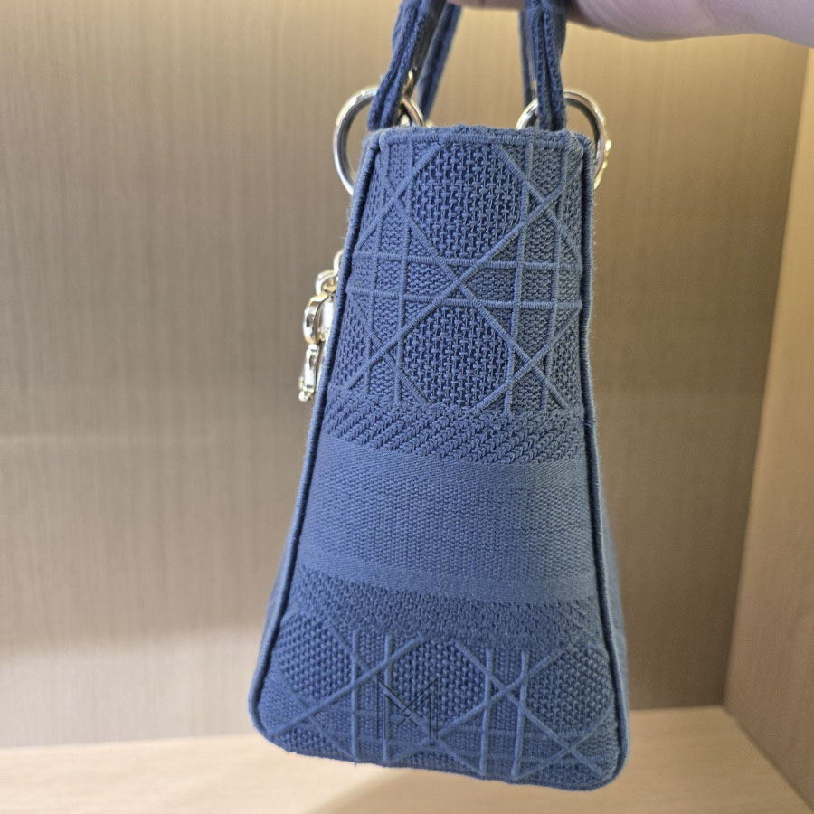 Túi Xách Lady Dior Jisoo Xanh Denim Chính Hãng TR040 2026 Túi Xách Lady Dior Jisoo Xanh Denim Chính Hãng TR040 2026