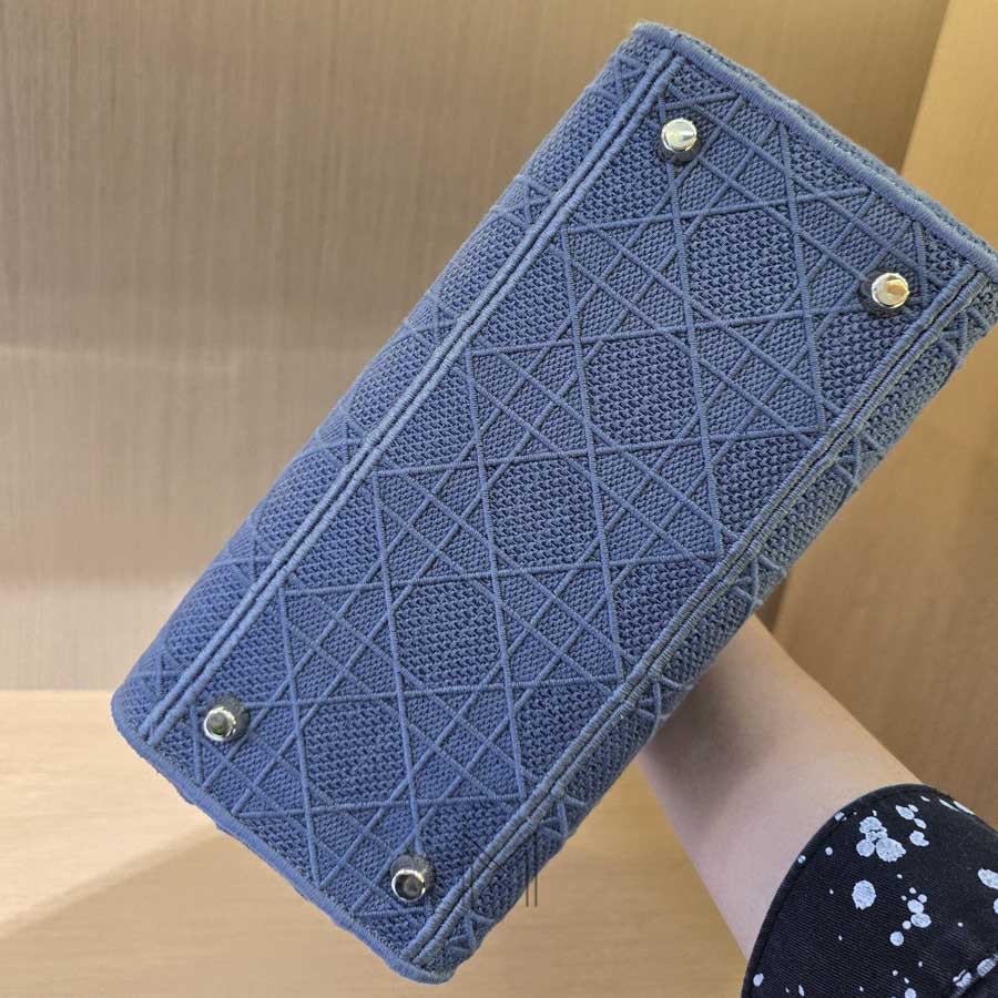 Túi Xách Lady Dior Jisoo Xanh Denim Chính Hãng TR040 2026 Túi Xách Lady Dior Jisoo Xanh Denim Chính Hãng TR040 2026