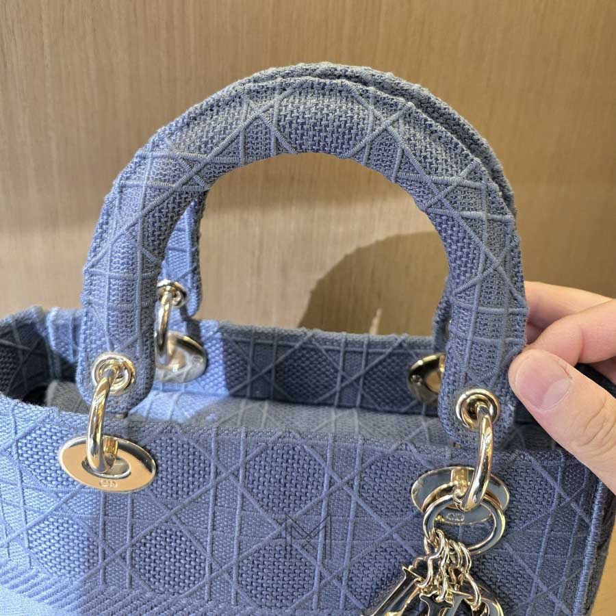 Túi Xách Lady Dior Jisoo Xanh Denim Chính Hãng TR040 2026 Túi Xách Lady Dior Jisoo Xanh Denim Chính Hãng TR040 2026