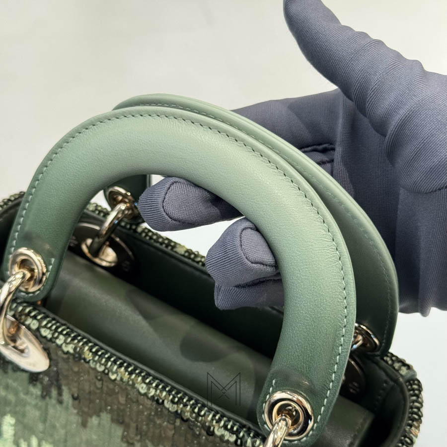 Túi Xách Đeo Chéo Lady Dior Kim Tuyến Màu Xanh Chính Hãng TR043 2026 Túi Xách Đeo Chéo Lady Dior Kim Tuyến Màu Xanh Chính Hãng TR043 2026