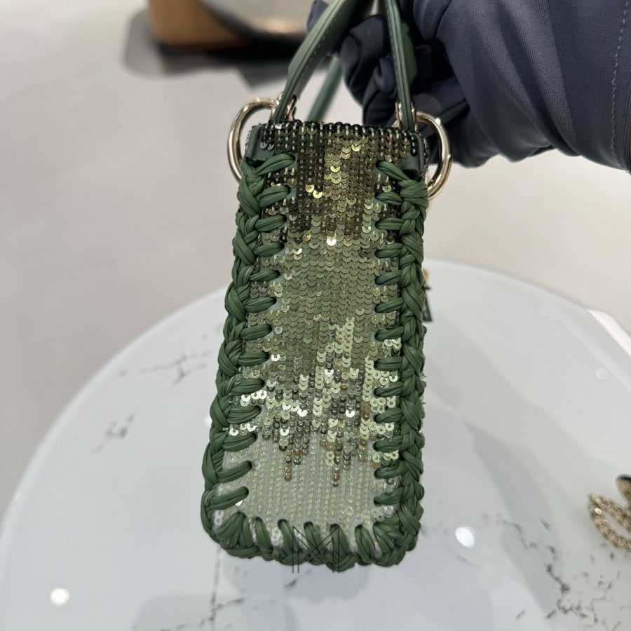 Túi Xách Đeo Chéo Lady Dior Kim Tuyến Màu Xanh Chính Hãng TR043 2026 Túi Xách Đeo Chéo Lady Dior Kim Tuyến Màu Xanh Chính Hãng TR043 2026