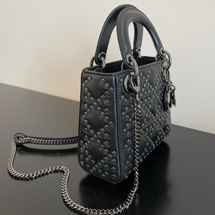 Túi Xách Đeo Chéo Lady Dior Đen Nạm Đinh Authentic DR051 2026 Túi Xách Đeo Chéo Lady Dior Đen Nạm Đinh Authentic DR051 2026