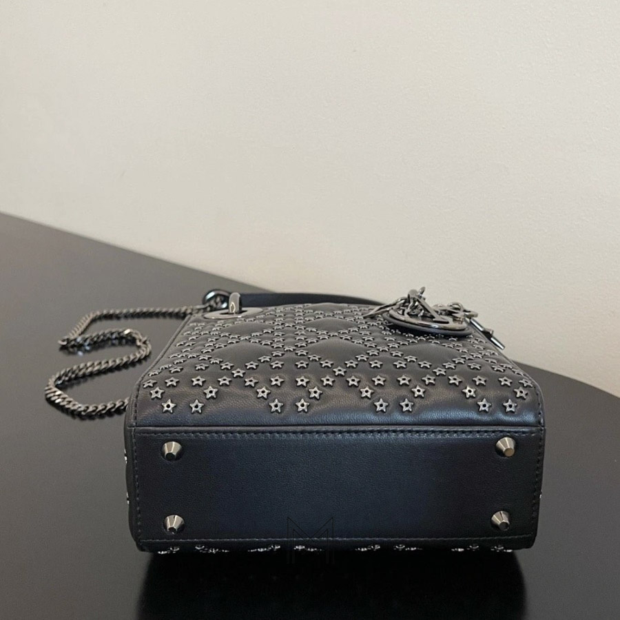 Túi Xách Đeo Chéo Lady Dior Đen Nạm Đinh Authentic DR051 2026 Túi Xách Đeo Chéo Lady Dior Đen Nạm Đinh Authentic DR051 2026