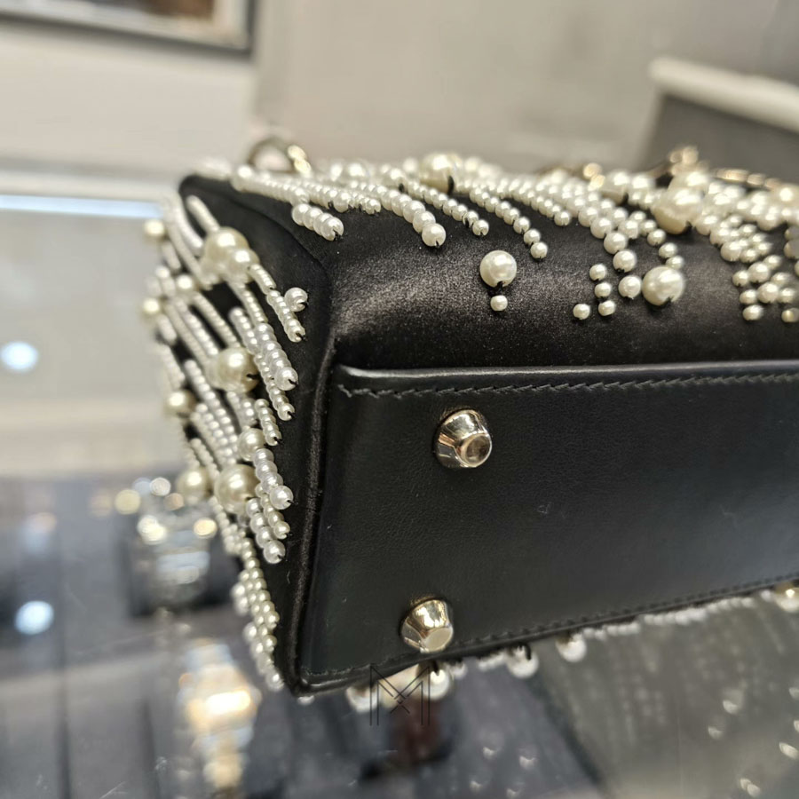 Túi Xách Lady Dior Đen Đính Ngọc Trai Hàng Hiệu Authentic DR053 2026 Túi Xách Lady Dior Đen Đính Ngọc Trai Hàng Hiệu Authentic DR053 2026