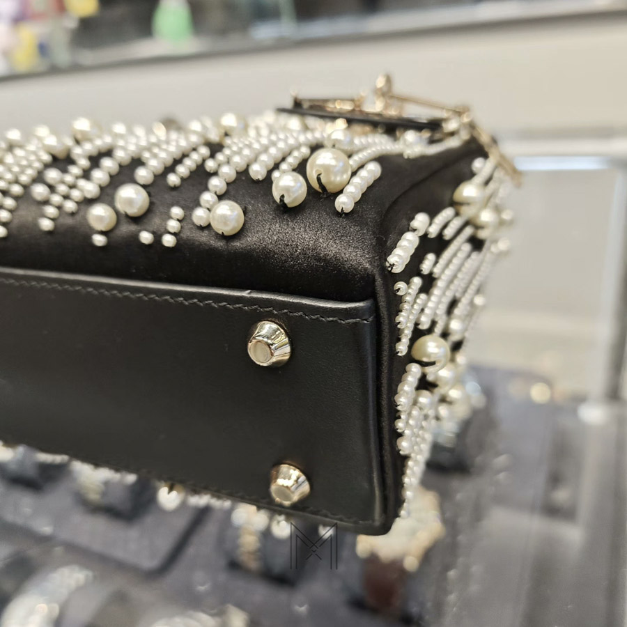 Túi Xách Lady Dior Đen Đính Ngọc Trai Hàng Hiệu Authentic DR053 2026 Túi Xách Lady Dior Đen Đính Ngọc Trai Hàng Hiệu Authentic DR053 2026