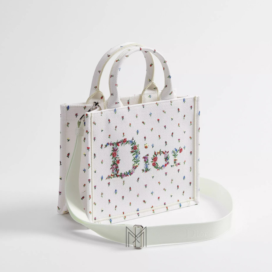 Túi Xách Nữ Hàng Hiệu Dior Trắng Thêu Hoa Nhí Chính Hãng DR058 2026 Túi Xách Nữ Hàng Hiệu Dior Trắng Thêu Hoa Nhí Chính Hãng DR058 2026