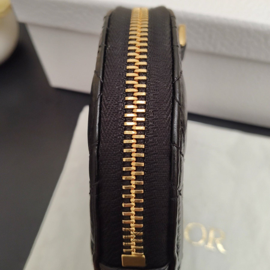 Túi Đeo Chéo Nữ Dior Dáng Tròn Màu Đen Mini Da Bê Chính Hãng DR061 2026 Túi Đeo Chéo Nữ Dior Dáng Tròn Màu Đen Mini Da Bê Chính Hãng DR061 2026