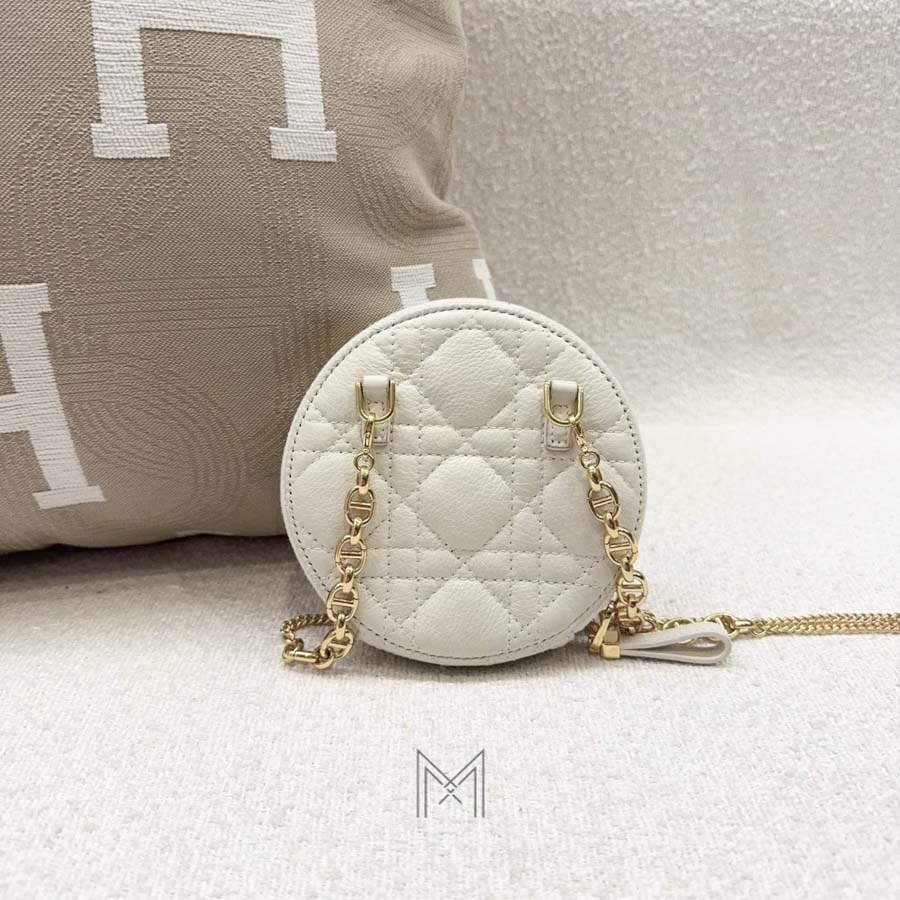 Túi Đeo Chéo Dior Mini Tròn Trắng Da Bê Sần Hàng Hiệu Dr060 2026 Túi Đeo Chéo Dior Mini Tròn Trắng Da Bê Sần Hàng Hiệu Dr060 2026