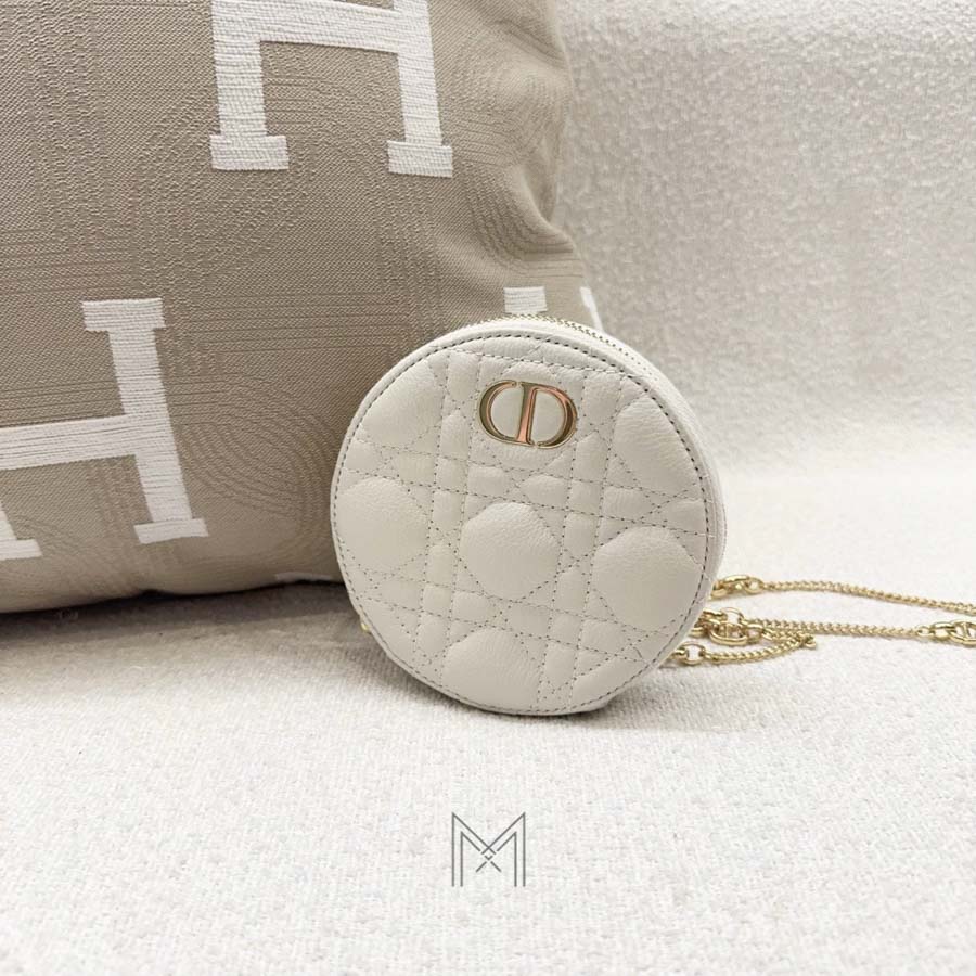 Túi Đeo Chéo Dior Mini Tròn Trắng Da Bê Sần Hàng Hiệu Dr060 2026 Túi Đeo Chéo Dior Mini Tròn Trắng Da Bê Sần Hàng Hiệu Dr060 2026