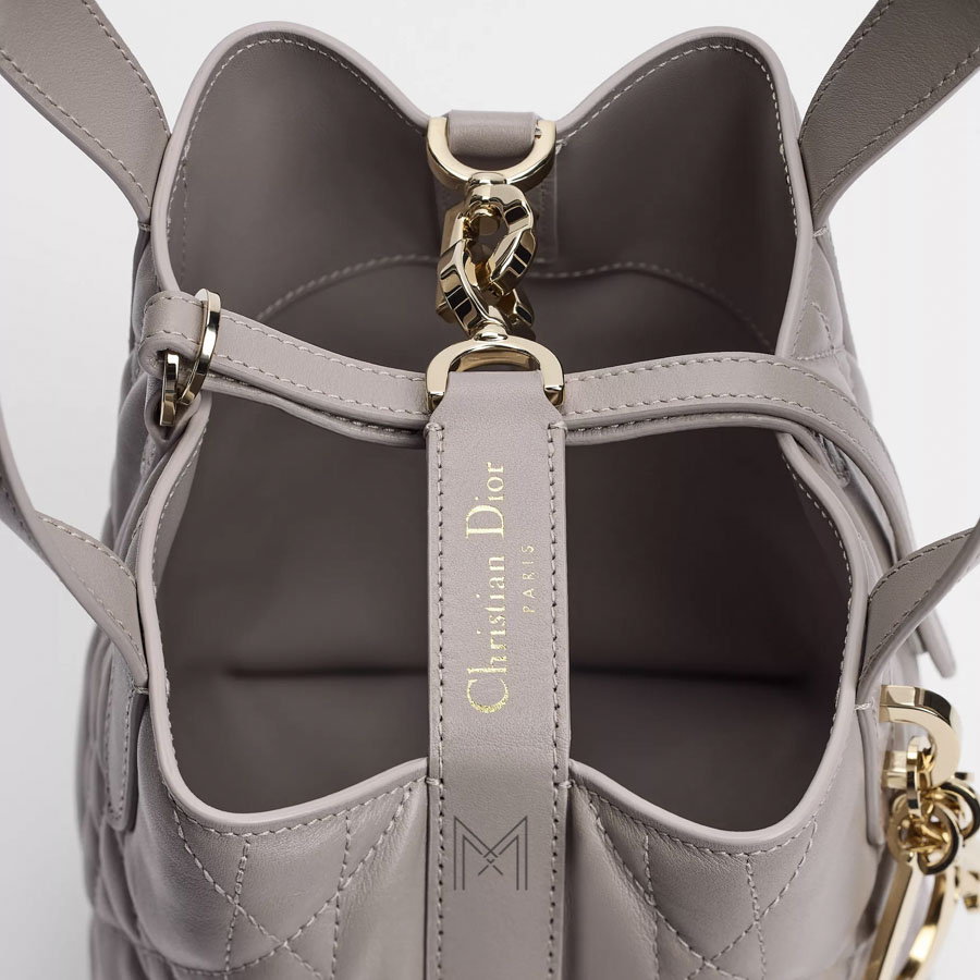 Túi Xách Đeo Chéo Dior Xám Da Cừu Hàng Hiệu Authentic DR062 2026 Túi Xách Đeo Chéo Dior Xám Da Cừu Hàng Hiệu Authentic DR062 2026