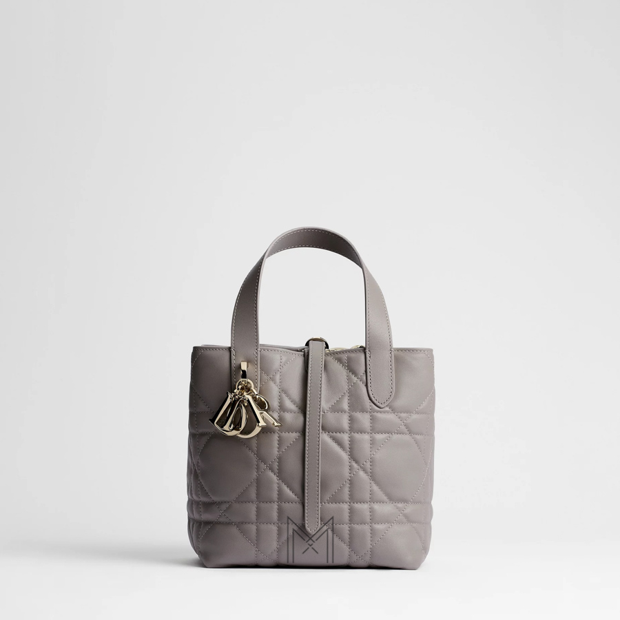 Túi Xách Đeo Chéo Dior Xám Da Cừu Hàng Hiệu Authentic DR062 2026 Túi Xách Đeo Chéo Dior Xám Da Cừu Hàng Hiệu Authentic DR062 2026