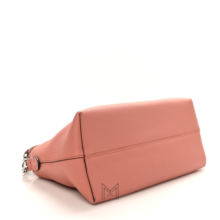 Túi đeo chéo Fendi hồng Cuoio Romano Selleria Medium da bê chính hãng TFD2 2026 Túi đeo chéo Fendi hồng Cuoio Romano Selleria Medium da bê chính hãng TFD2 2026