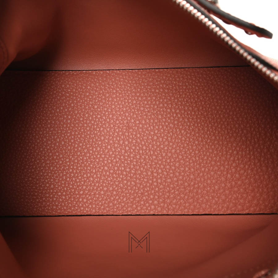 Túi đeo chéo Fendi hồng Cuoio Romano Selleria Medium da bê chính hãng TFD2 2026 Túi đeo chéo Fendi hồng Cuoio Romano Selleria Medium da bê chính hãng TFD2 2026
