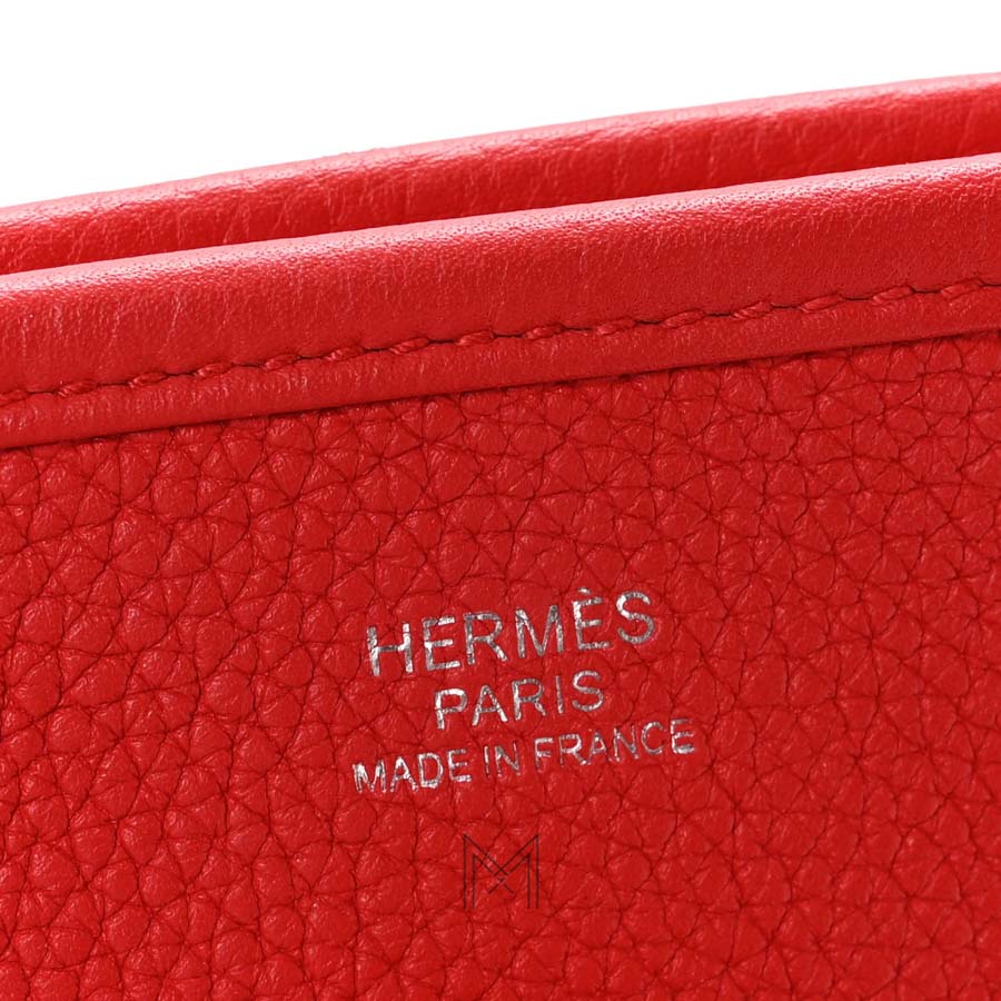 Túi HERMES Evelyne Taurillon Clemence PM đeo chéo da bê màu đỏ THM09 2026 Túi HERMES Evelyne Taurillon Clemence PM đeo chéo da bê màu đỏ THM09 2026