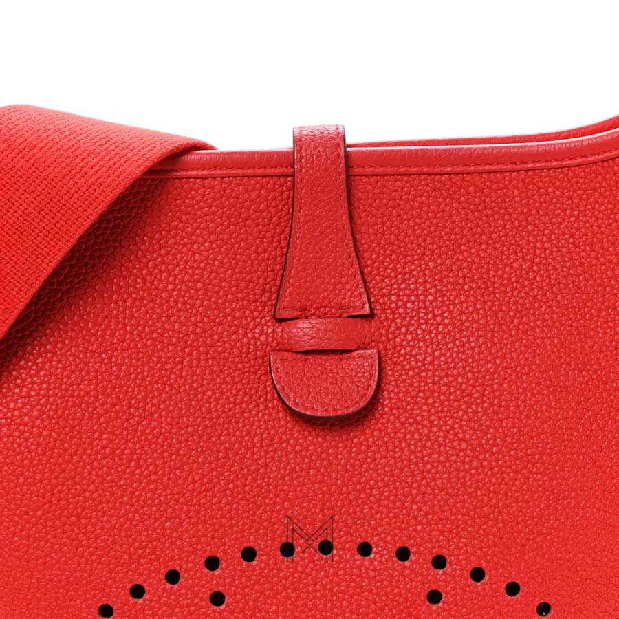 Túi HERMES Evelyne Taurillon Clemence PM đeo chéo da bê màu đỏ THM09 2026 Túi HERMES Evelyne Taurillon Clemence PM đeo chéo da bê màu đỏ THM09 2026