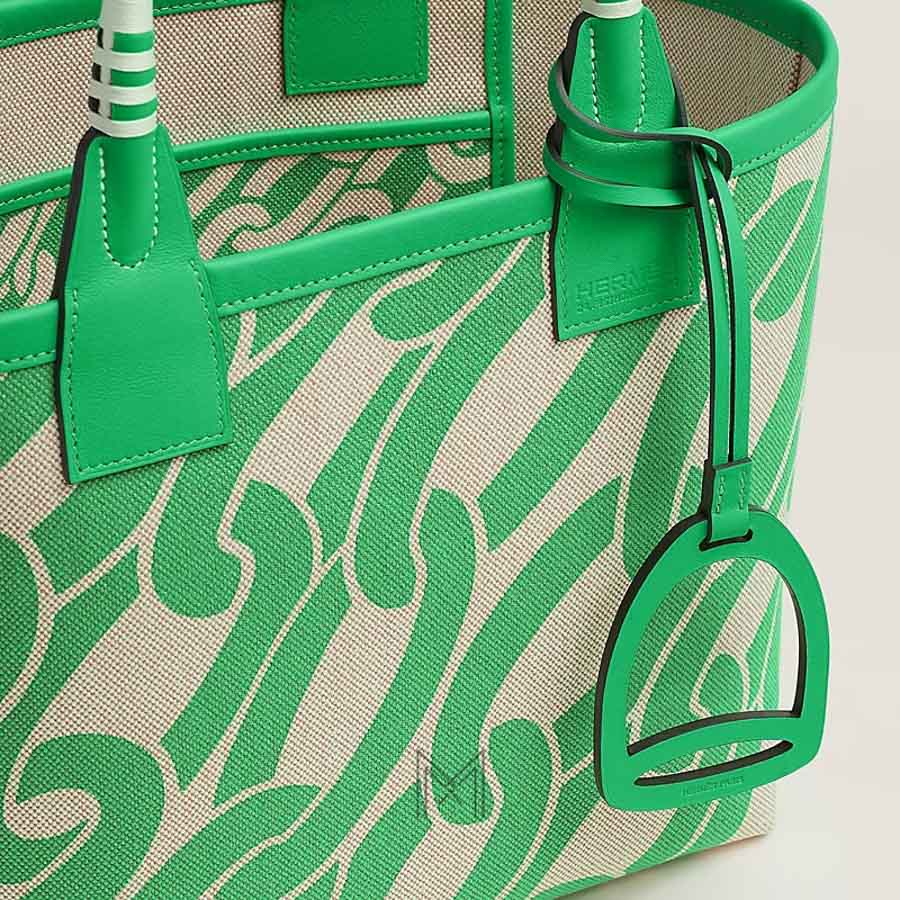 Túi xách Hermes màu xanh hoạ tiết Maillons & Co vải canvas phối da bê Swift THM15 2026 Túi xách Hermes màu xanh hoạ tiết Maillons & Co vải canvas phối da bê Swift THM15 2026