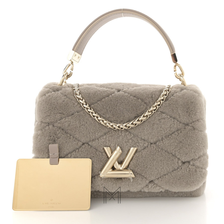 Túi Xách Đeo Chéo LV Hồ Ngọc Hà Màu Xám Be Lông Cừu Authentic CC020 2026 Túi Xách Đeo Chéo LV Hồ Ngọc Hà Màu Xám Be Lông Cừu Authentic CC020 2026