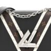 Túi Xách Đeo Chéo LV Twist Khóa Xoay Màu Đen Da Epi Viền Monogram Chính Hãng CC024 2026 Túi Xách Đeo Chéo LV Twist Khóa Xoay Màu Đen Da Epi Viền Monogram Chính Hãng CC024 2026