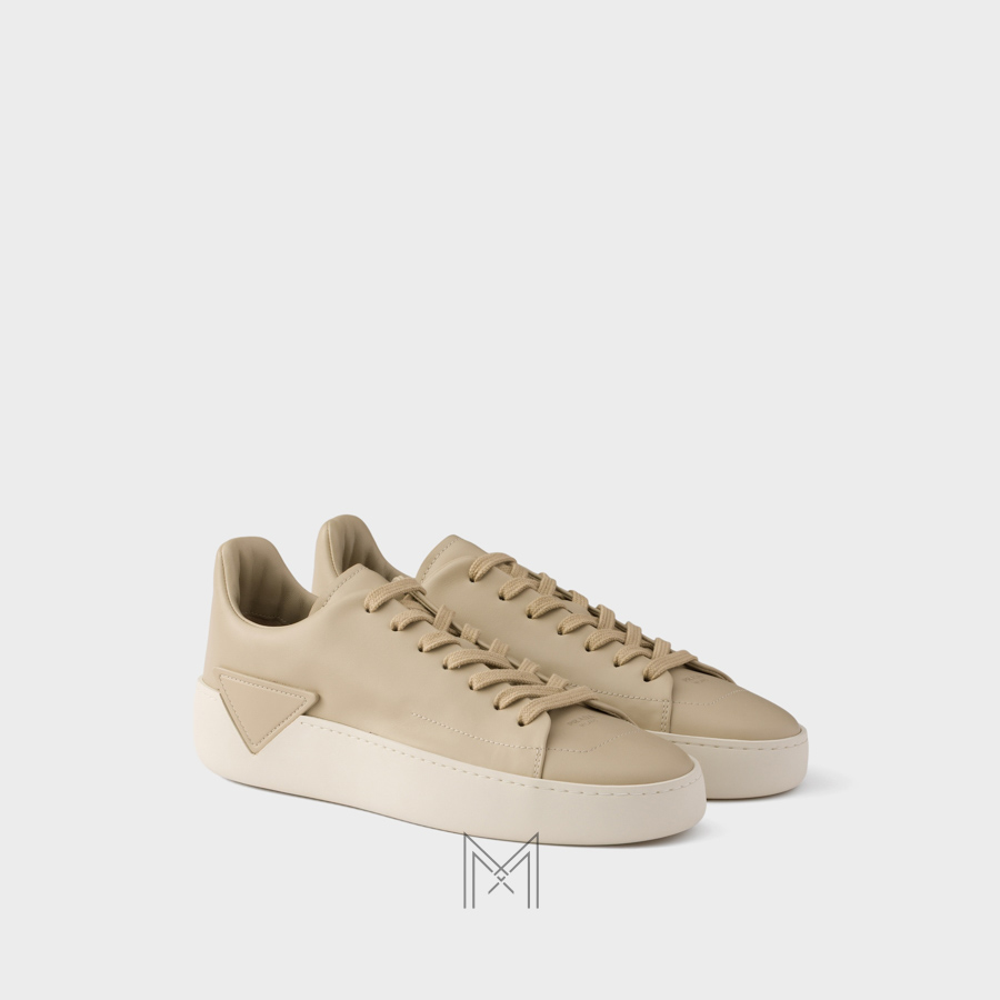 Giày thể thao Prada Court Re-Nylon màu nâu nhạt authentic MHNP086 2026 Giày thể thao Prada Court Re-Nylon màu nâu nhạt authentic MHNP086 2026