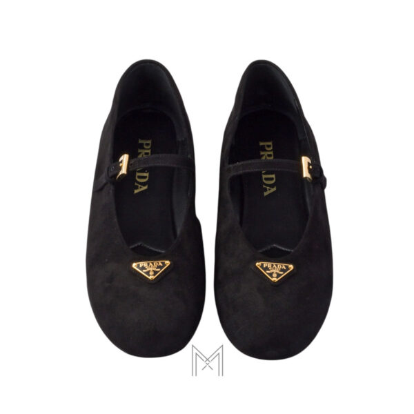 Giày búp bê Prada da lộn màu đen logo vàng chính hãng MHNP099